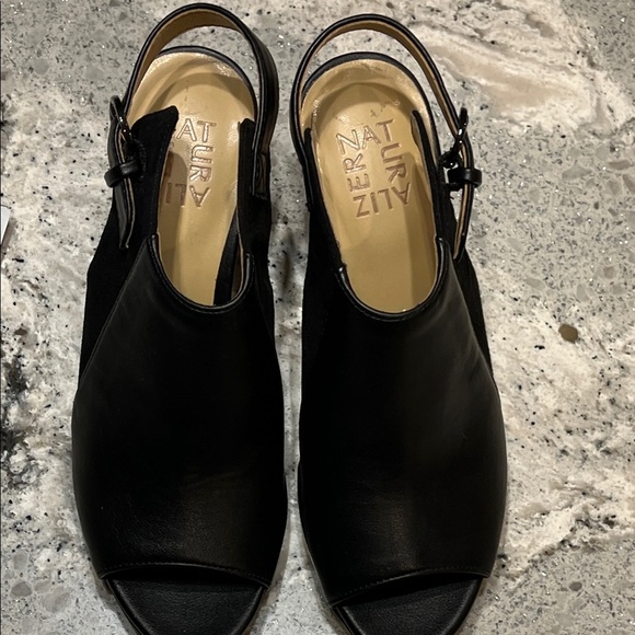 NWOB Naturalizer Elegant Black Leather and Black Suede Women's Slingback Heels - Picture 3 of 8